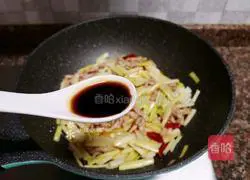 Illustration of how to make fried shredded pork with chives 9