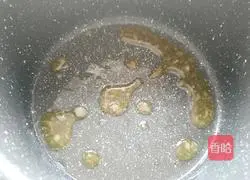 Illustration of how to cook ribs with daylily 6