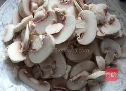 Illustration of how to make fried pork with mushrooms 2
