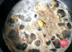 Illustration of how to make chestnut roasted chicken nuggets 5