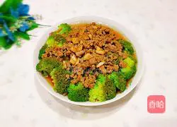 Illustration of how to make steamed minced meat with broccoli 1