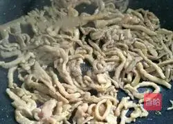 Illustration of how to make fried vermicelli with pepper and shredded pork 5