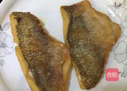 Illustration of how to make pan-fried seabass fillets 4