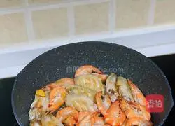 Chicken Wings and Prawn Burgers Recipe Illustration 4