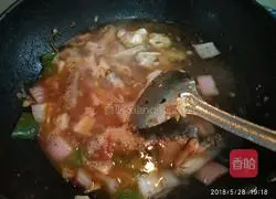 Illustration of how to stew chicken and pork ribs with potatoes and carrots 18