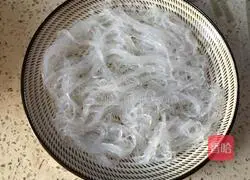 Illustration of how to steam small seafood 11