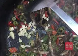 Hunan Cuisine: Illustration of Spicy Fire-Baked Fish 7