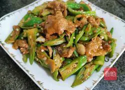 Illustration of how to make stir-fried pork with okra and mushrooms 10