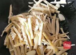 Illustration of how to make stir-fried shredded shreds with meat sauce 6