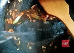 Illustration of braised prawns in oil 9