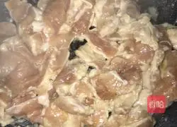 Illustration of how to make fried pork slices with king oyster mushrooms 5 