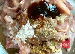 Illustration of how to make mushroom stewed chicken 1