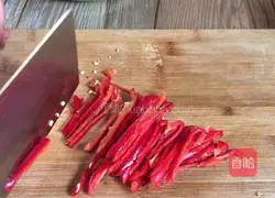 Illustration of how to make stir-fried shredded pork with water spinach stalks 7