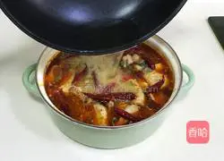 Illustration of how to make spicy boiled fish 12