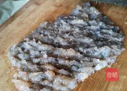 Less oil version of fresh sweet shrimp and lotus root cake Illustration of how to do it 6