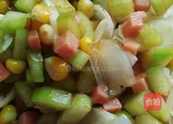 Lily Illustration of how to make cucumber, corn and ham pellets 6