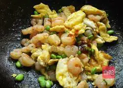 Illustration of how to make scrambled eggs with shrimps 9