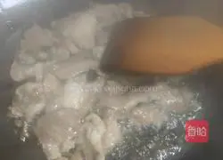 Illustration of how to make fried pork slices with garlic sprouts 2