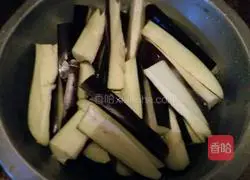 Illustration of how to make Eggplant Horn Love 1