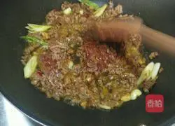 Illustration of how to stir-fry beef tenderloin 4