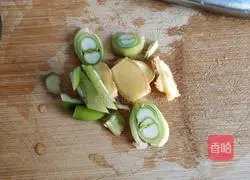 Illustration of how to make scrambled eggs with fresh mushrooms 5