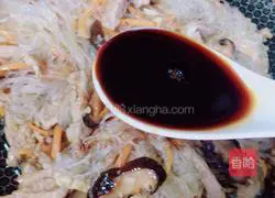Illustration of how to make fried vermicelli with lean meat 6