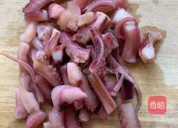 Illustration of how to make spicy fried octopus legs 2