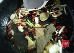 Illustration of how to make beer crayfish 7