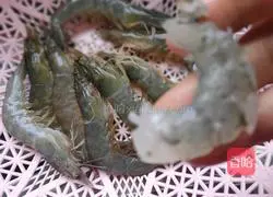 Illustration of how to make steamed tofu with prawns 1