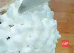 Illustration of how to make hibiscus crab bucket 10