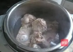 Illustration of how to make soy sauce bones 5