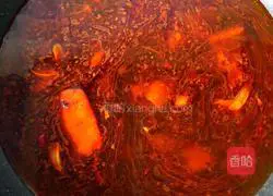 Illustration of how to make homemade spicy hotpot 8