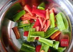 Illustration of how to make scrambled eggs with mushrooms 4