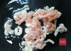 Illustration of how to stir-fry shredded pork with leek 6