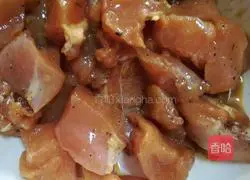 Illustration of how to make air fryer chicken popcorn 1