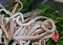 Illustration of how to make fried squid and leeks 6