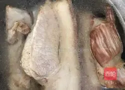 Illustration of how to make sauerkraut and pork belly 4