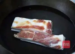 Illustration of how to cook twice-cooked pork with garlic 2