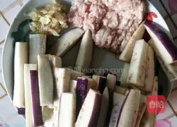 Illustration of how to make eggplant with minced meat 1