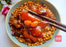 Soybean braised pig's trotters recipe 2