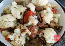 Illustration of how to make stir-fried cauliflower and meat 19