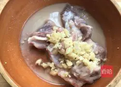 A must-order cup of Cantonese-style morning tea, illustration of how to make steamed garlic pork ribs 7