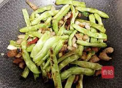 Illustration of how to make stir-fried green beans 7