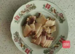 How to stir-fry celery with bacon Illustration 3