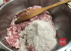 Illustration of homemade crispy black pepper sausage 2