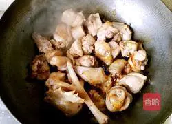 Illustration of how to make pine mushroom stewed chicken 5
