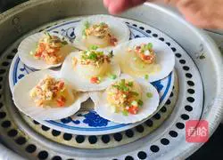 Illustration of how to make steamed scallops with garlic vermicelli 10