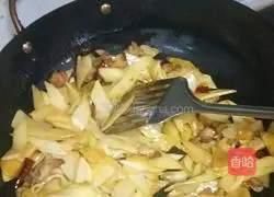 Illustration of how to make fried pork slices with bamboo shoots 7