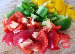 Illustration of how to make colorful pepper fried rice 1