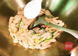 Illustration of how to make fresh fried white shrimp 7